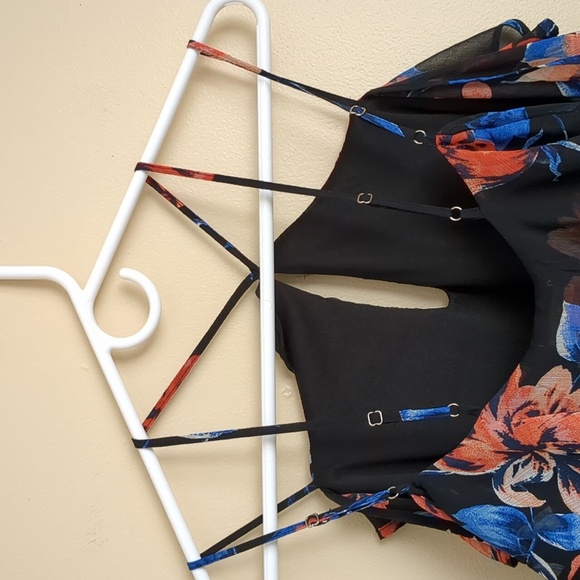 Large Lily White Floral Top Strappy Shirt Black Blue Flowers - Picture 13 of 16